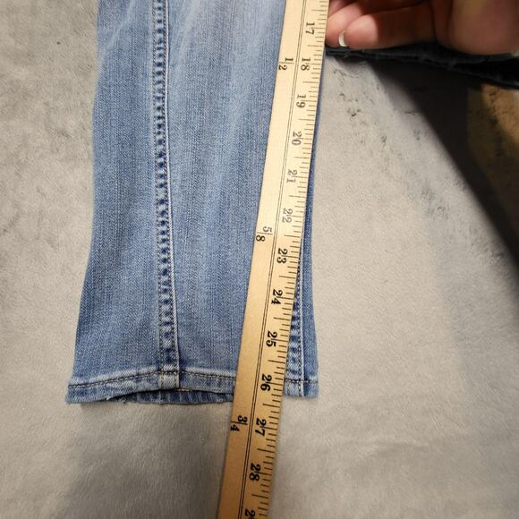 Levi's Jeans Womens 33 Light Wash Slim Stretch Distressed Denim 5 Pocket Zip Fly - Picture 7 of 11